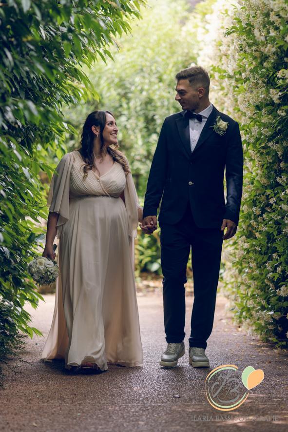 Copertina verticale della storia di matrimonio di Zorha e Nicholas